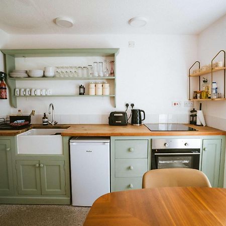Breathtaking High Street Townhouse With Stunning Sea Views At 'The Old Fishermans Townhouse' فالموث المظهر الخارجي الصورة