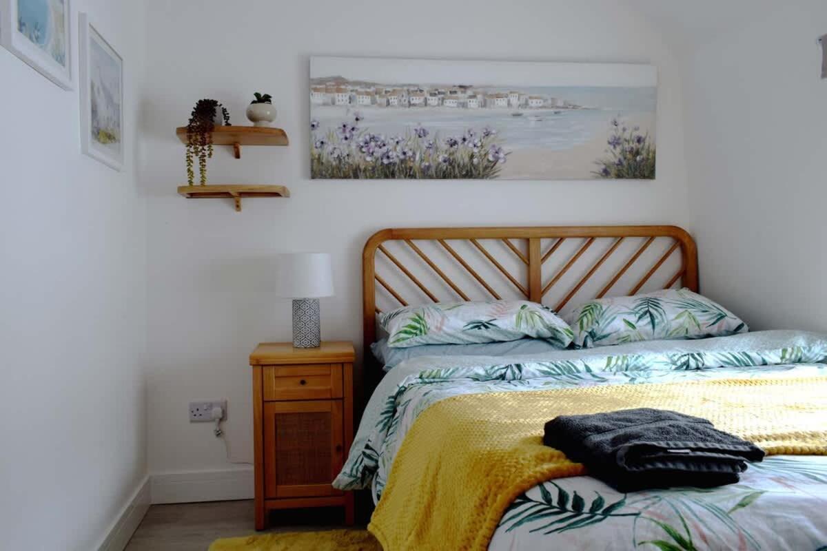 Breathtaking High Street Townhouse With Stunning Sea Views At 'The Old Fishermans Townhouse' فالموث المظهر الخارجي الصورة
