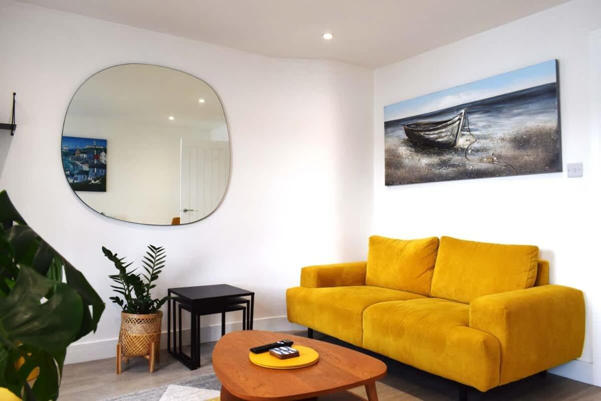 Breathtaking High Street Townhouse With Stunning Sea Views At 'The Old Fishermans Townhouse' فالموث المظهر الخارجي الصورة